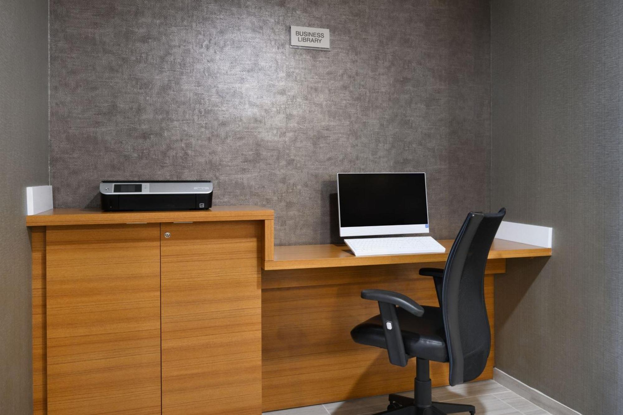 Springhill Suites Ньюнен Экстерьер фото