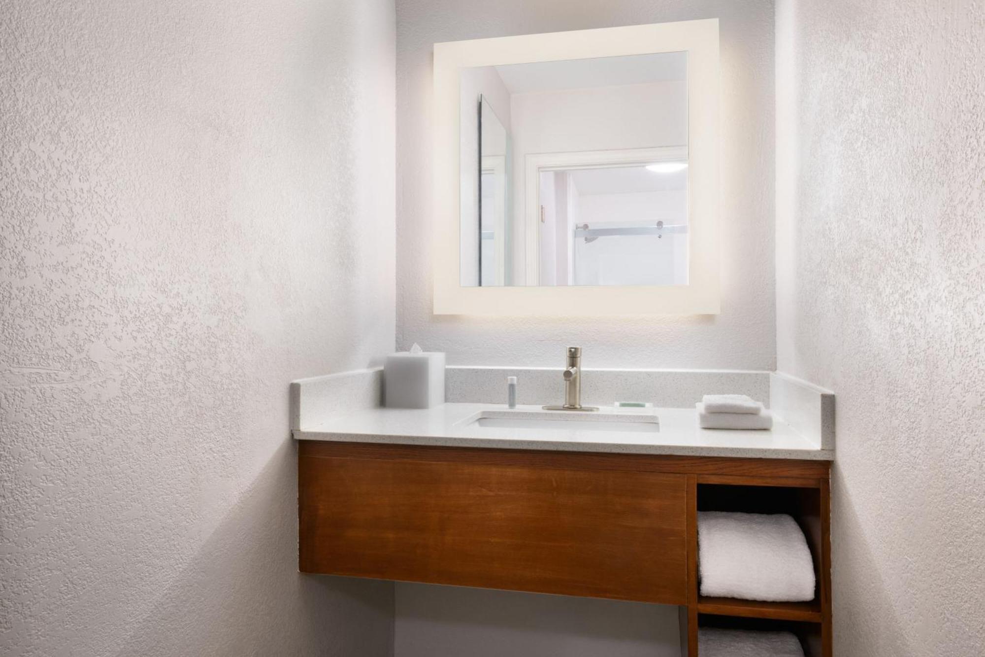 Springhill Suites Ньюнен Экстерьер фото